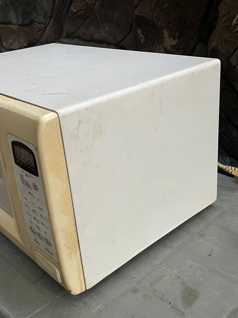 Dawlance Microwave Oven 8