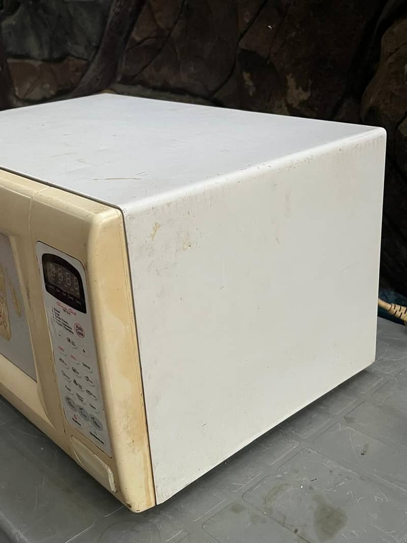 Dawlance Microwave Oven 9