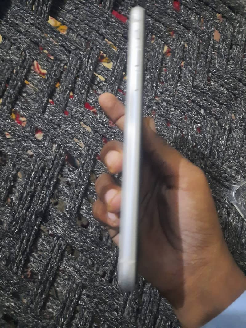 Apple iPhone 11 3