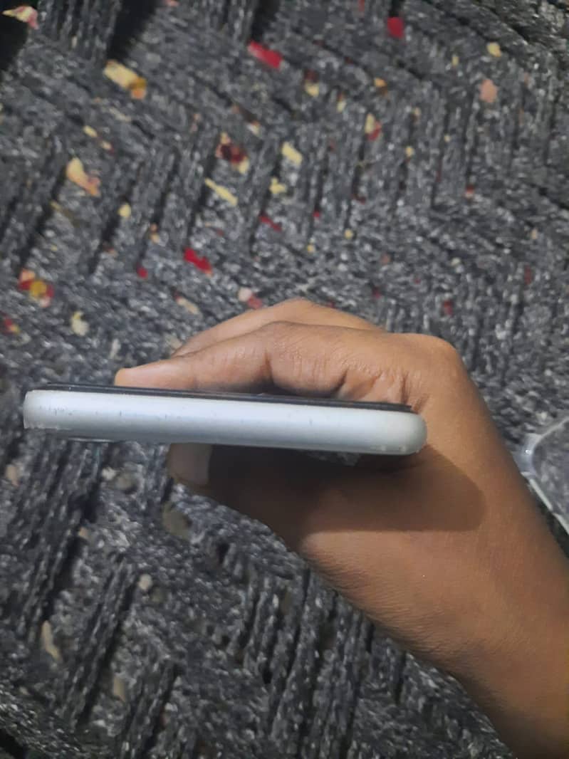Apple iPhone 11 5