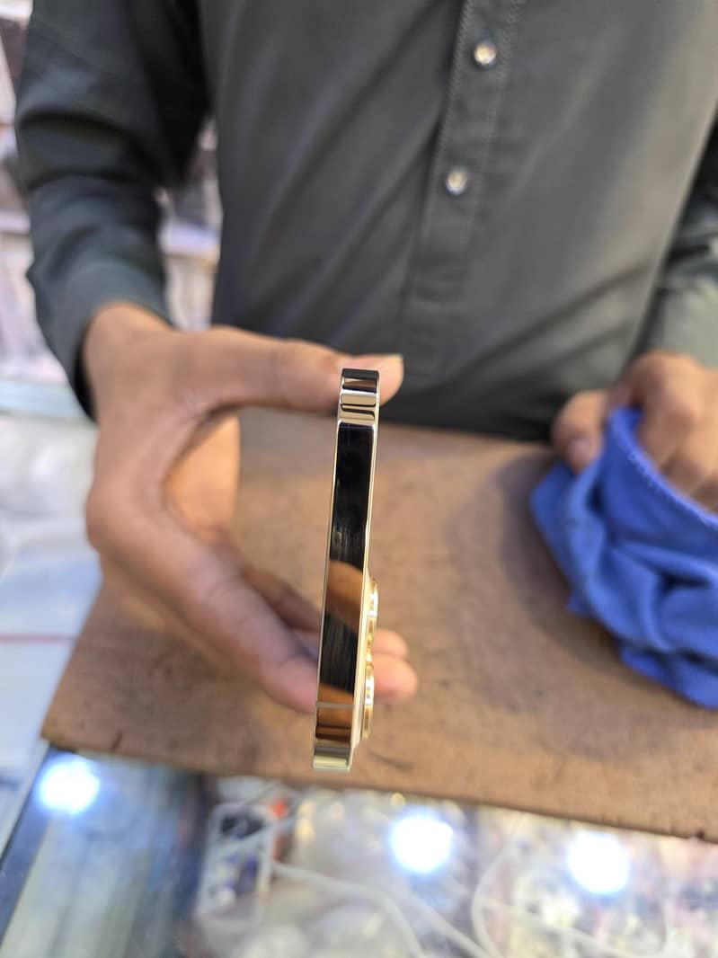 Apple iPhone 12 Pro Max 6
