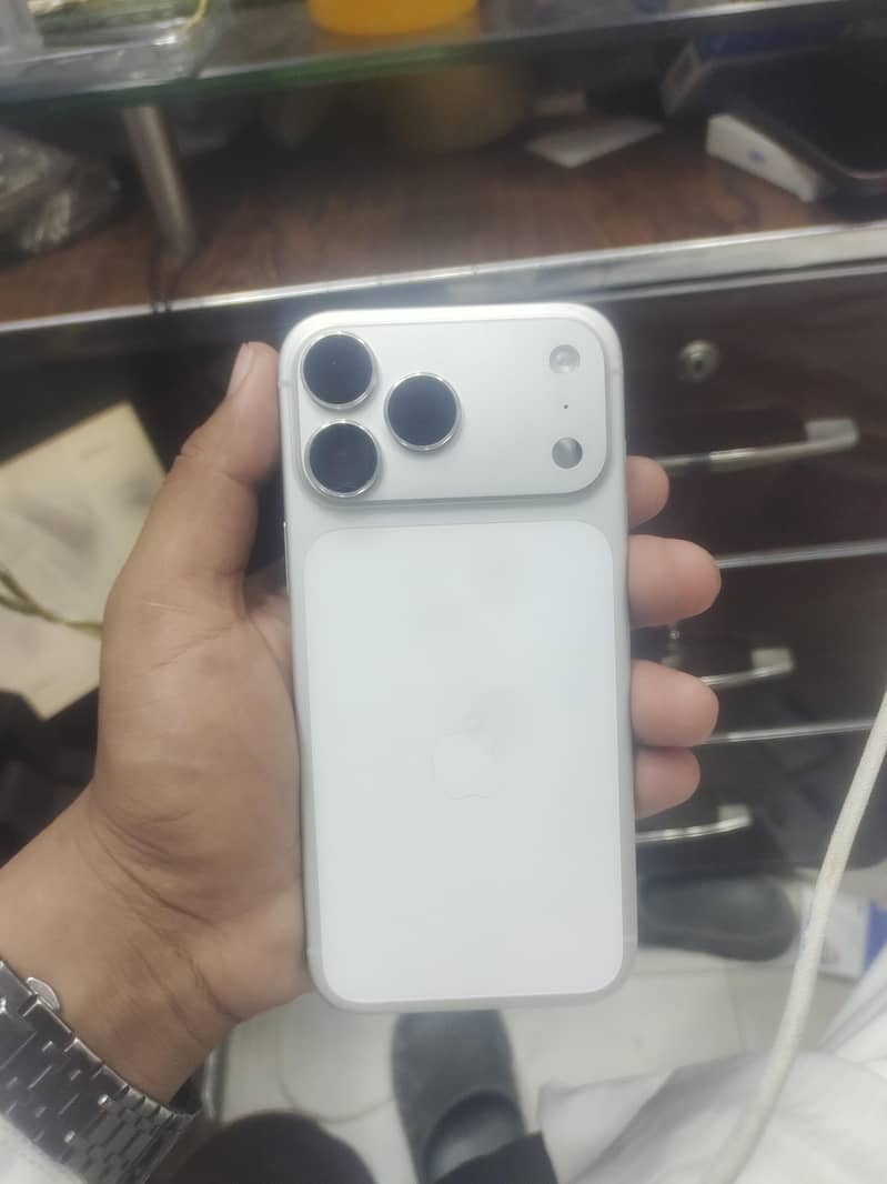 Apple iPhone 17 Pro Max 2