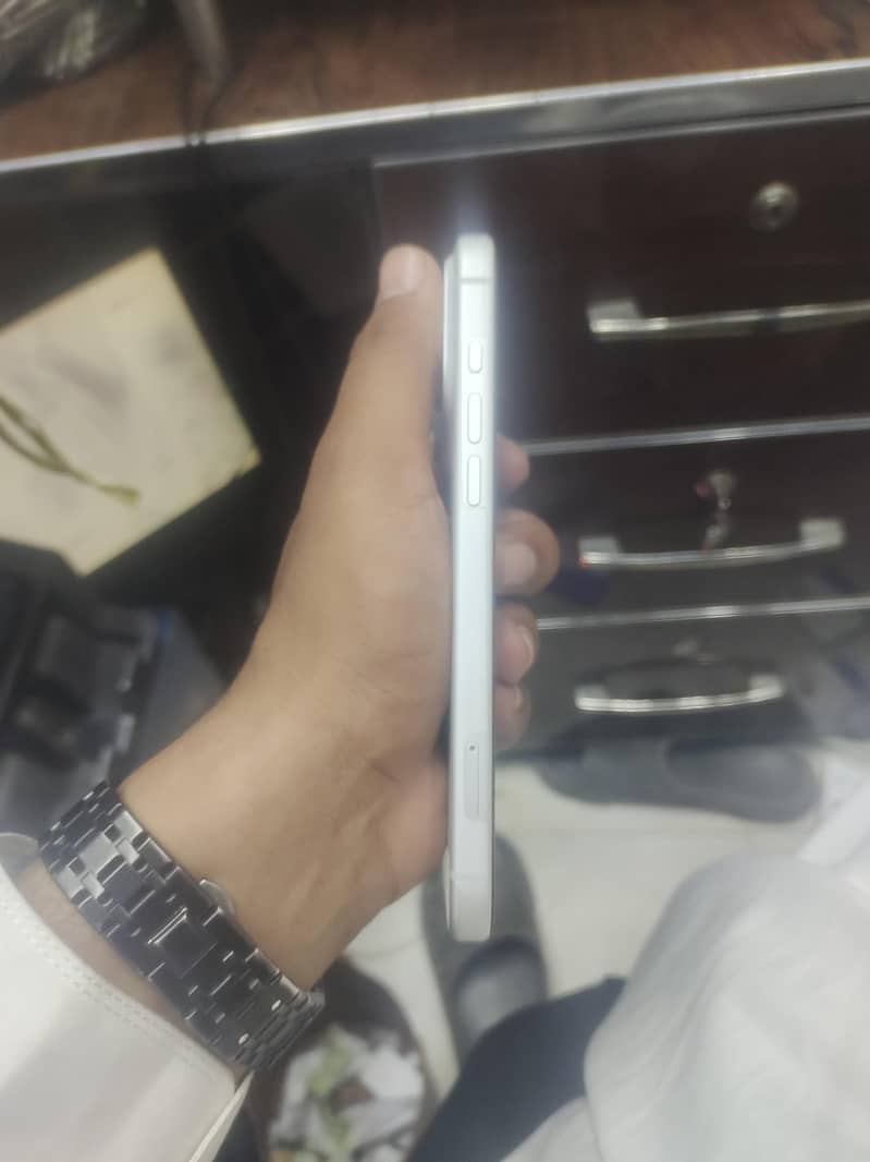 Apple iPhone 17 Pro Max 4