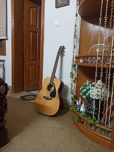 Yamaha f310 in 10/10 condition with original fender bag and picks