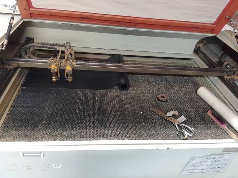 Co² lazer Cutting machine 3