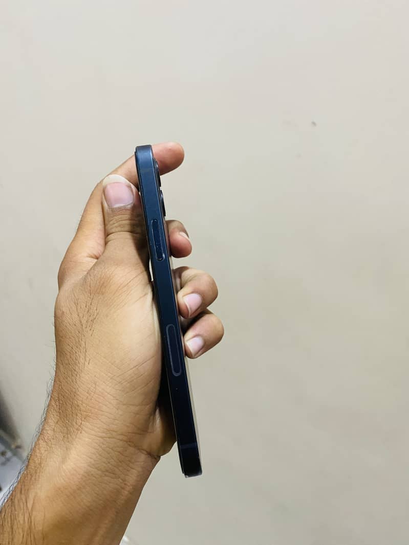 Apple iPhone 12 1