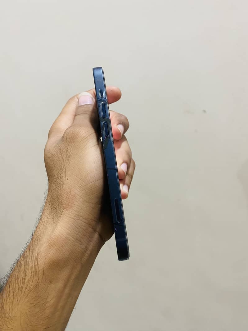 Apple iPhone 12 3