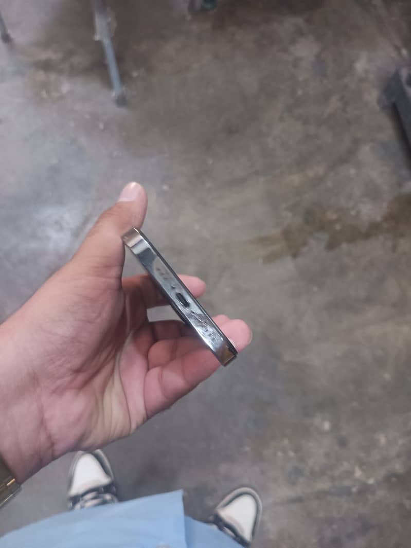 Apple iPhone 12 Pro 4