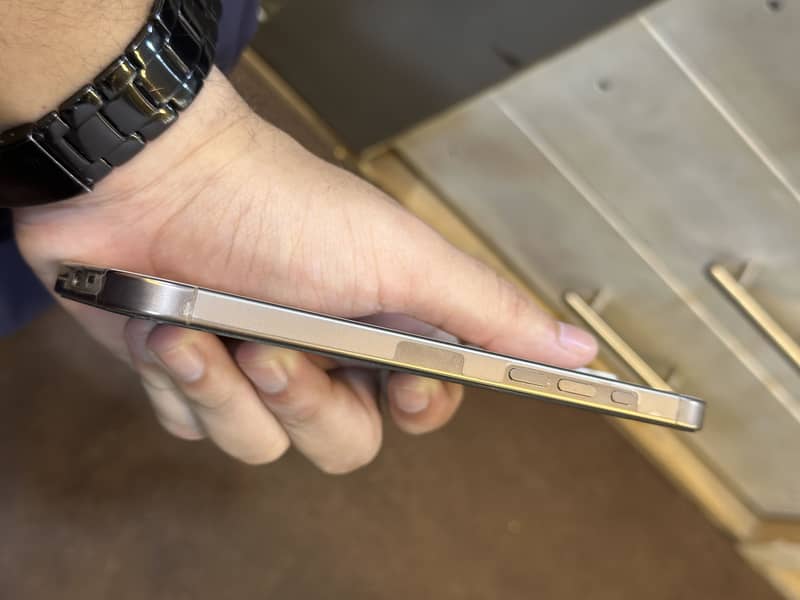 iPhone 16 Pro Max jv 3