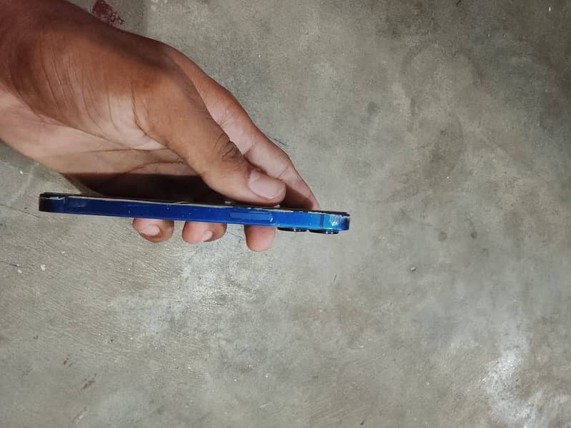 Apple iPhone 12 mini 4