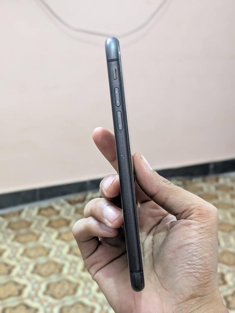 Apple iPhone 11 3