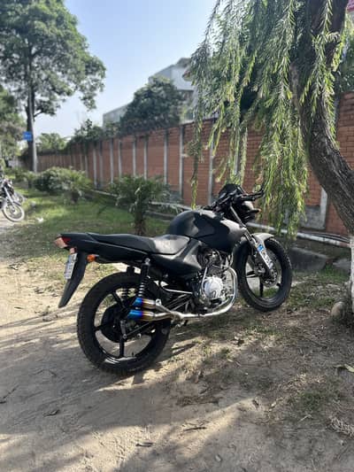 yamaha ybr 2017 (Japanese) decently modified (read details)