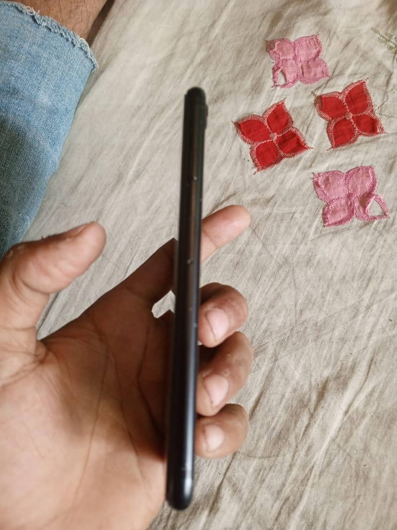 Apple iPhone 7 1