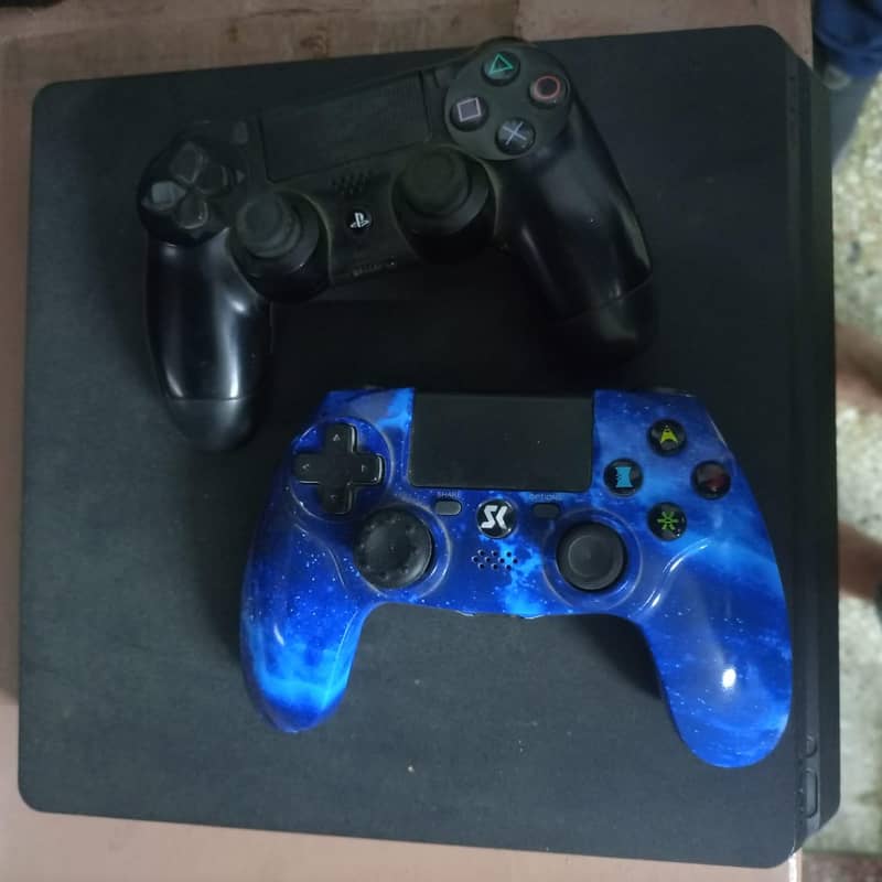 PS4 1TB 2 controllers 0