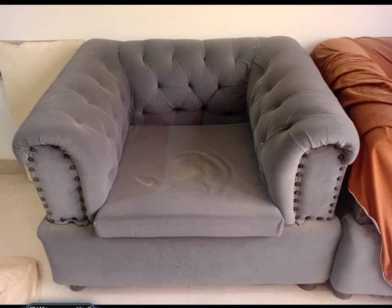 1 seater 2 sofas 0