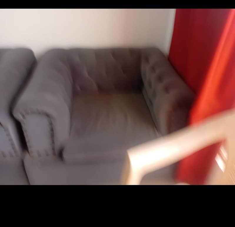 1 seater 2 sofas 1