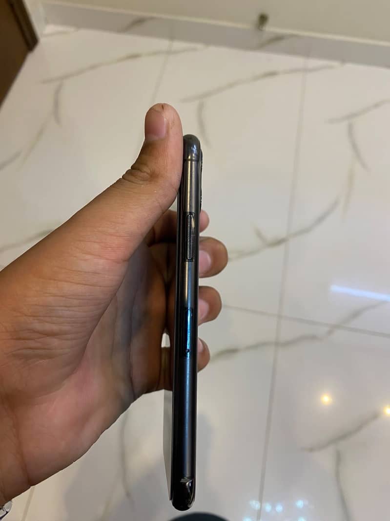 Apple iPhone 11 Pro 2