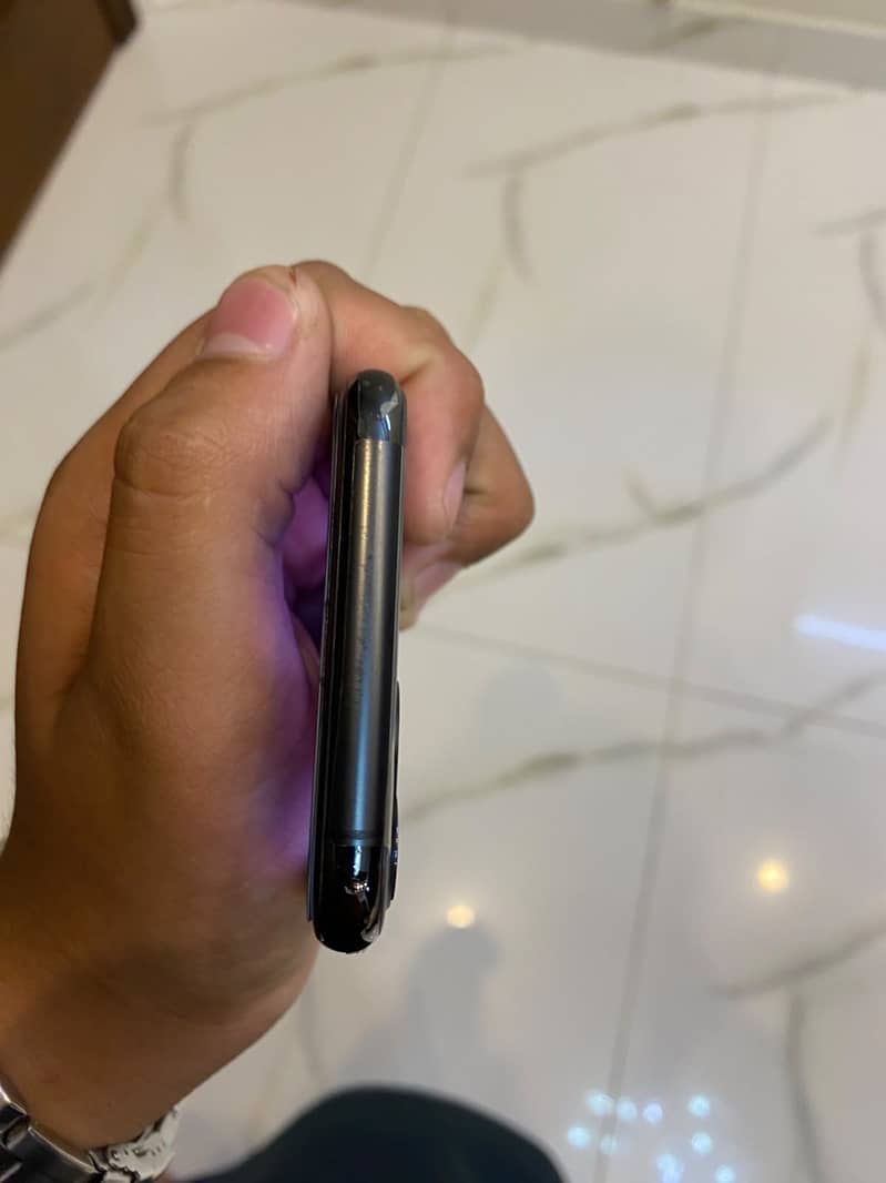 Apple iPhone 11 Pro 7