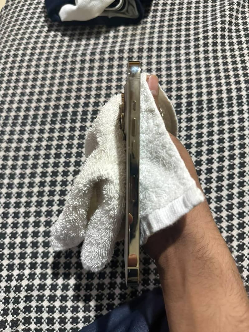 Apple iPhone 13 Pro 4