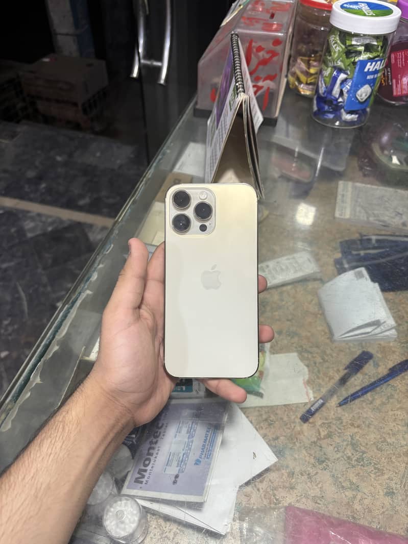 Apple iPhone 14 Pro Max 0