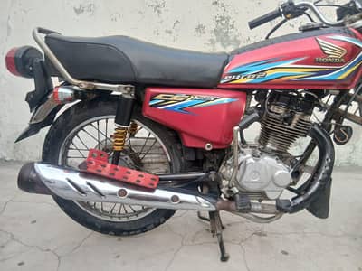 Honda 125 nut to nut geniun . 03049810892.03454186023