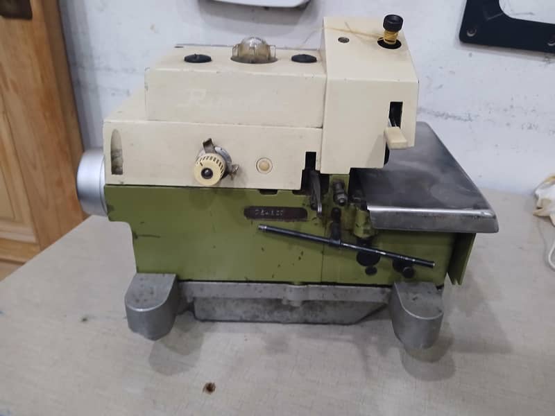 Overlock Rimoldi Machine 4