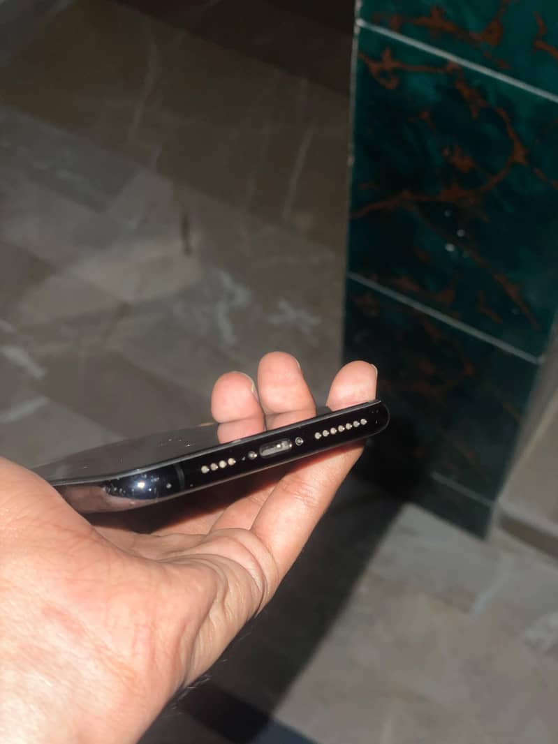 Apple iPhone 11 Pro Max 2
