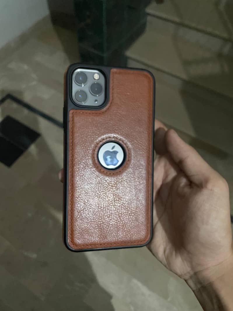 Apple iPhone 11 Pro Max 4