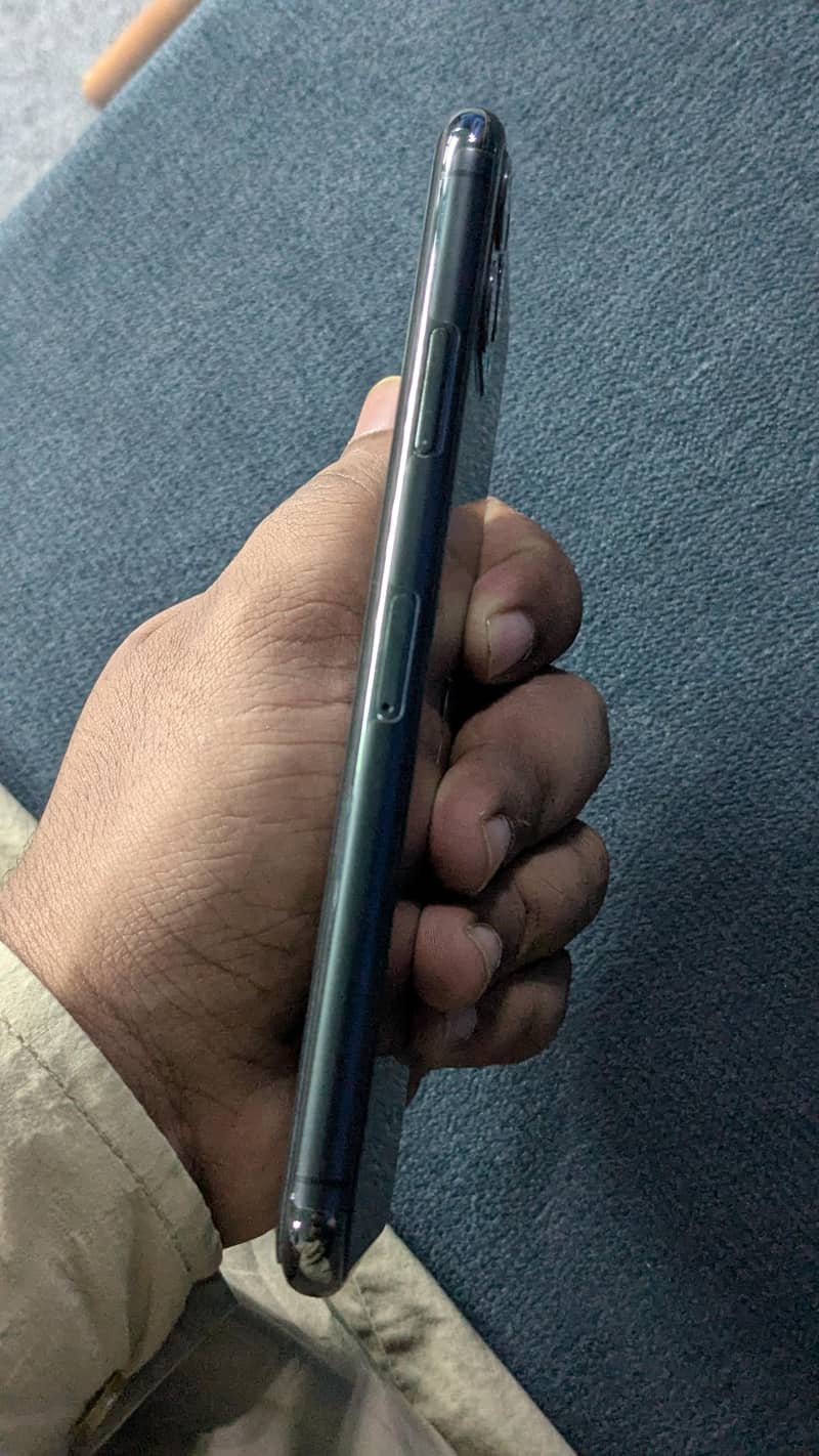 Apple iPhone 11 Pro Max 2