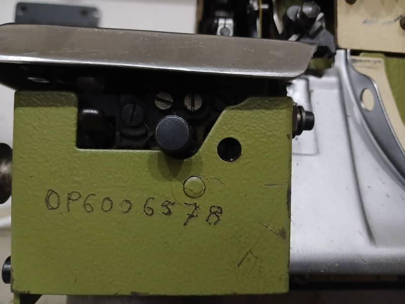 Overlocker Rimoldi Machine 1