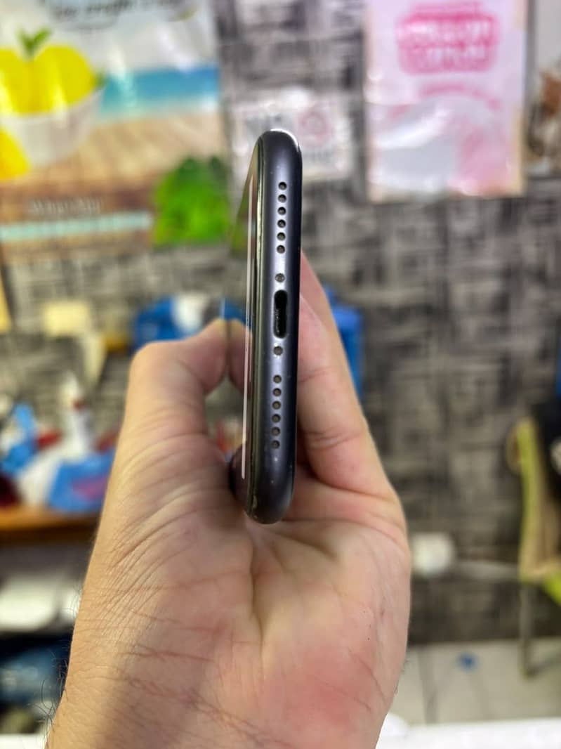 Apple iPhone 11 6