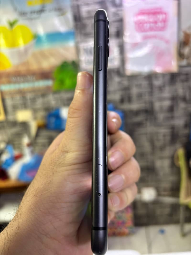 Apple iPhone 11 7