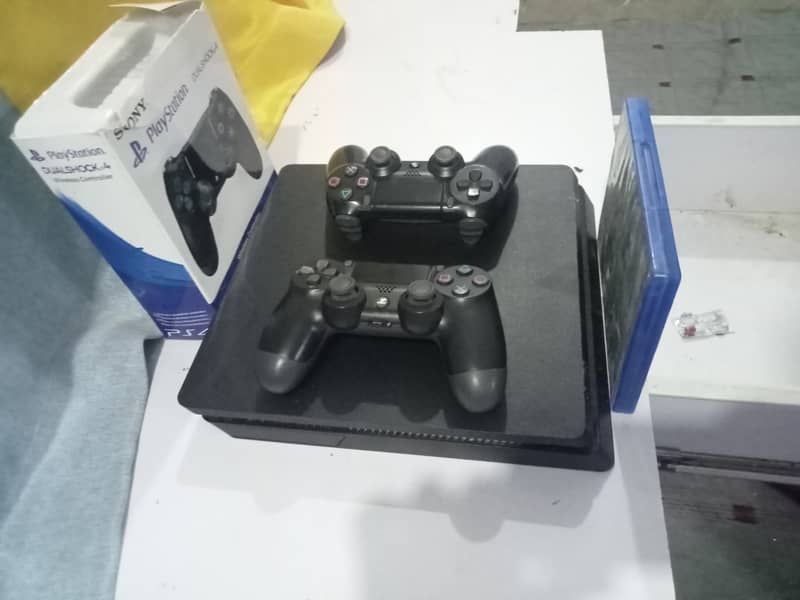 PS4 Slim Sealed console 2