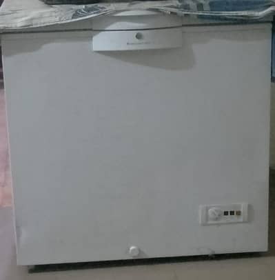 Dawlance deep freezer
