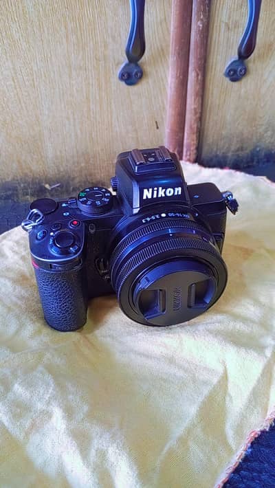 DSLR Cemra Z-50 with 16-50 kit lens.