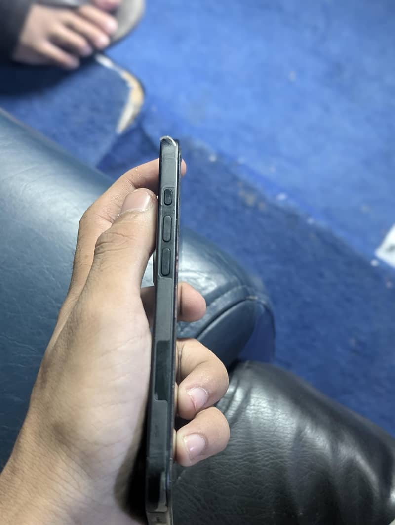 Apple iPhone 16 3