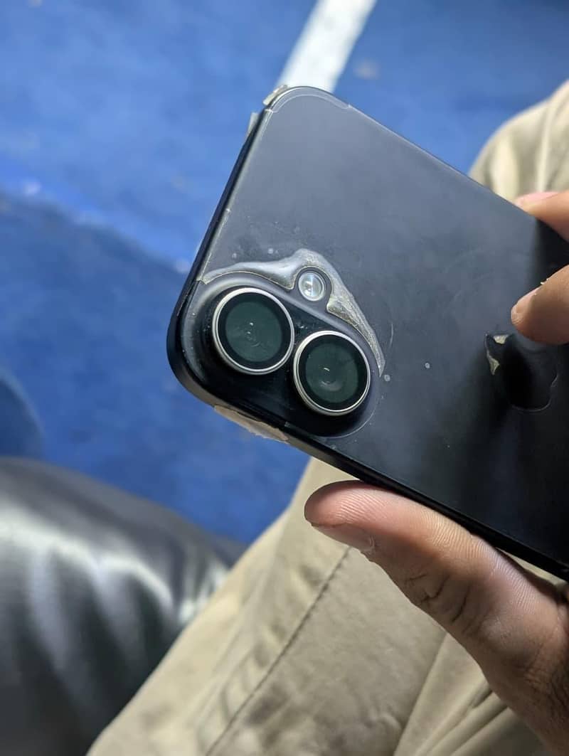 Apple iPhone 16 4