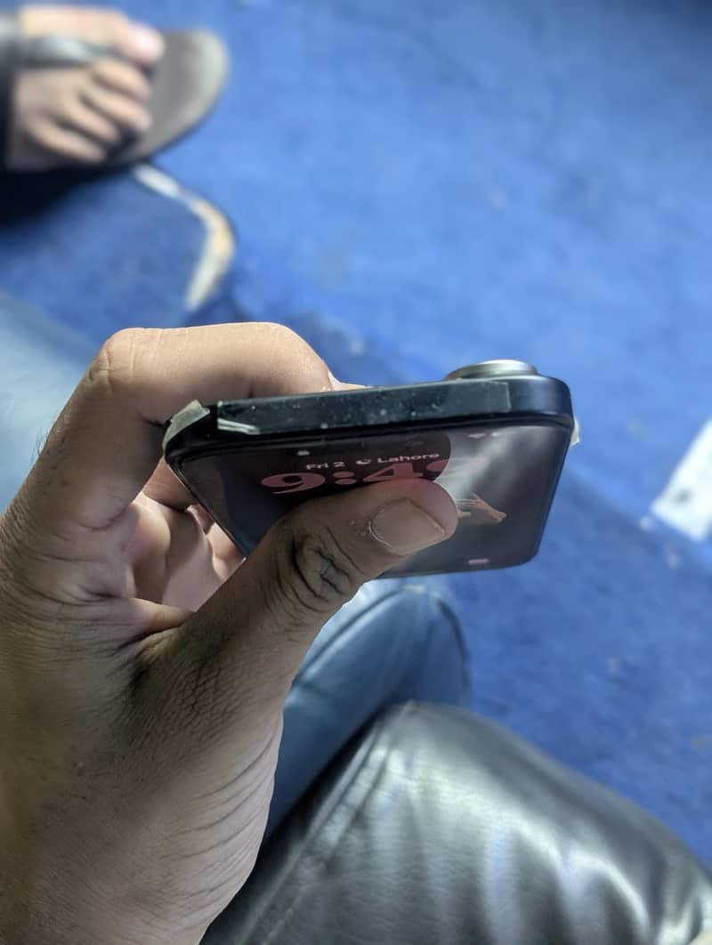Apple iPhone 16 5