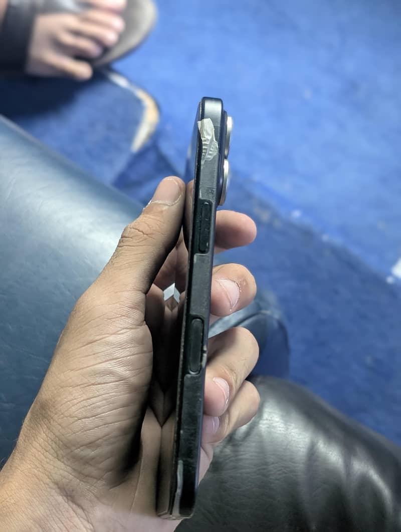 Apple iPhone 16 6