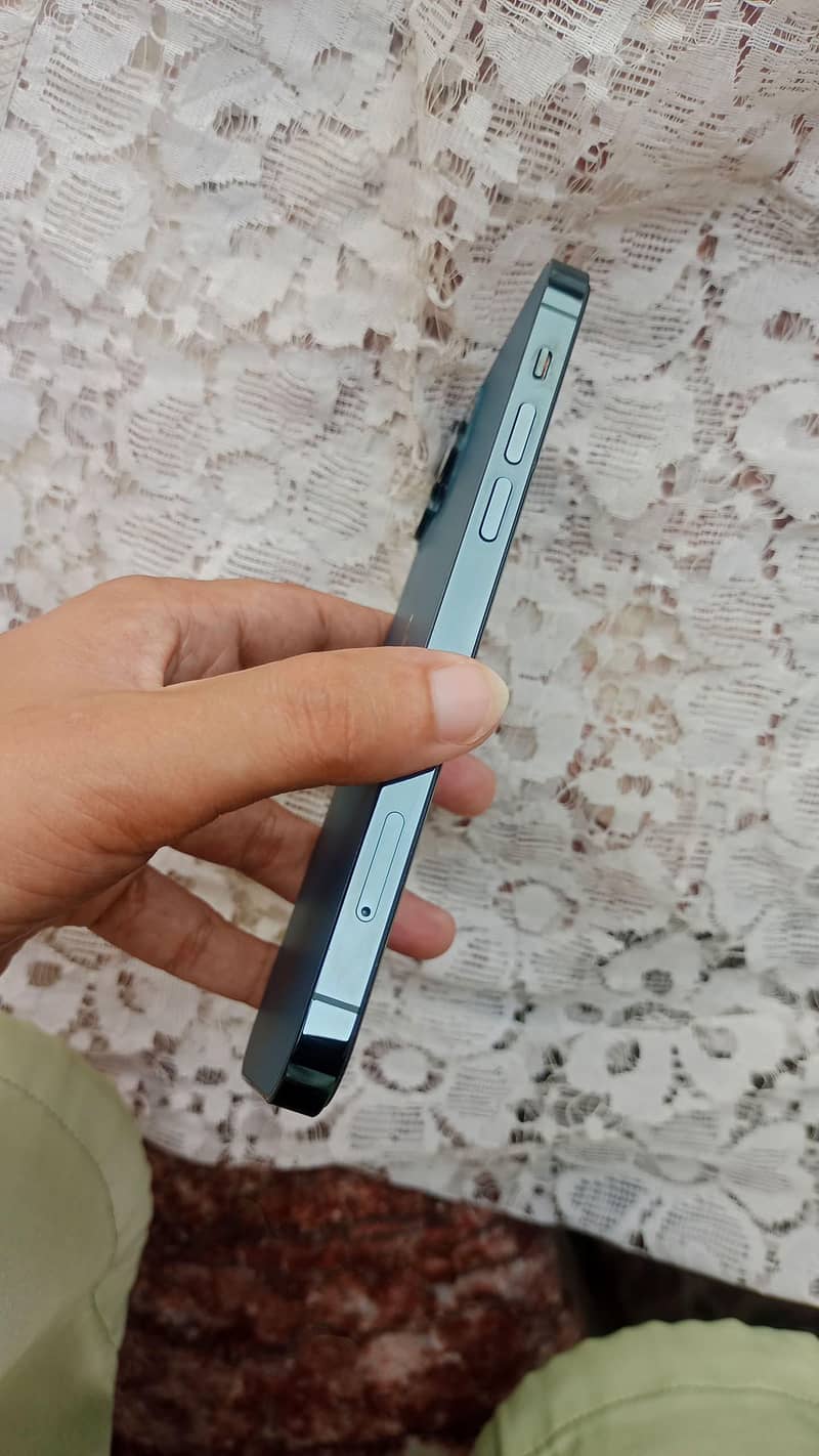 Apple iPhone 12 pro 3