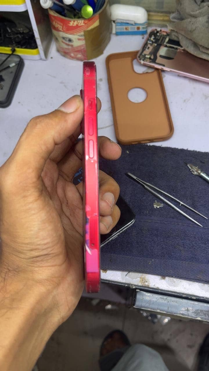 Apple iPhone 13 0