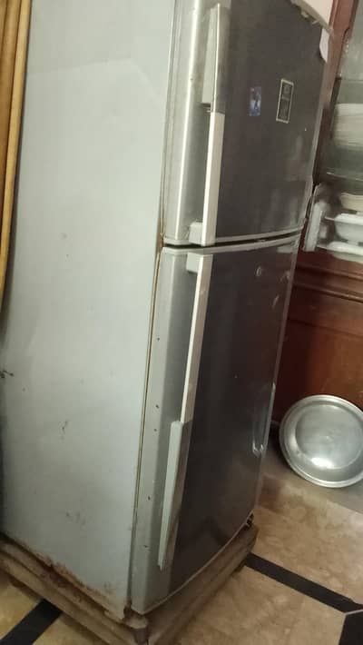 Dawlance fridge to sell