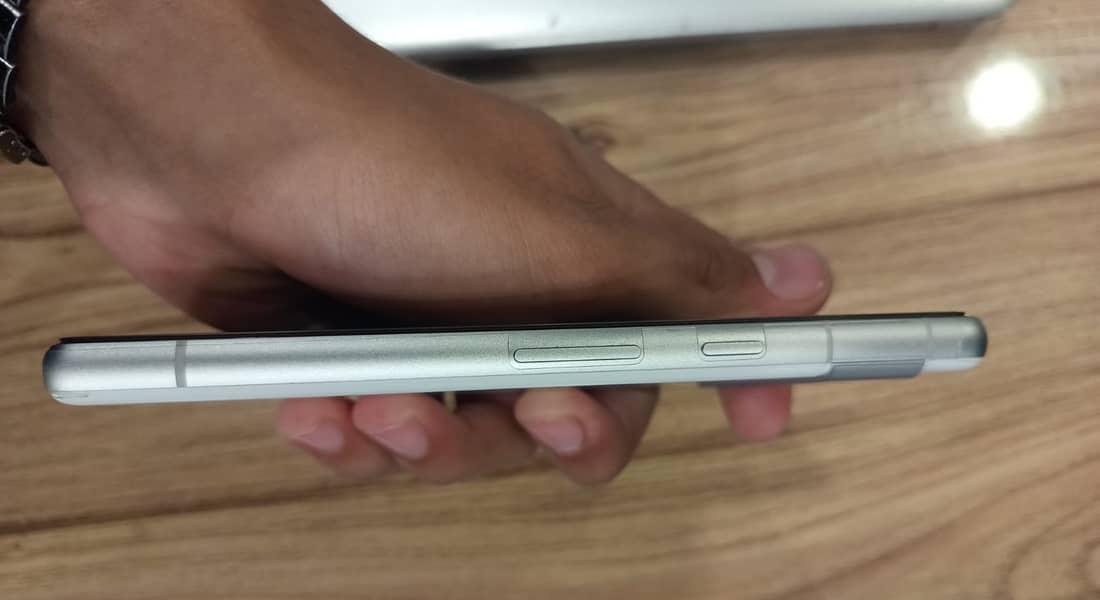 Google Pixel 7a 5