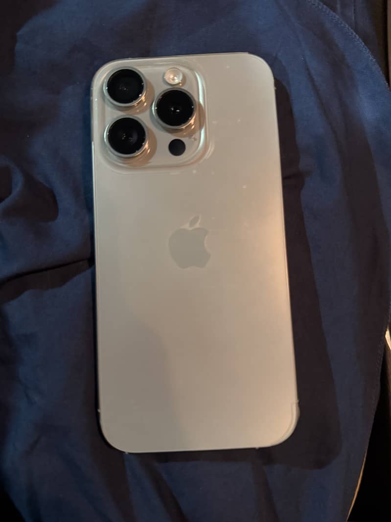 Apple iPhone 15 Pro 3