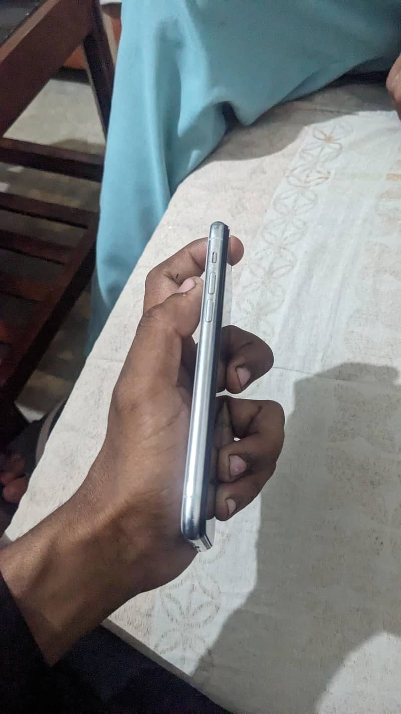 Apple iPhone 11 Pro 1
