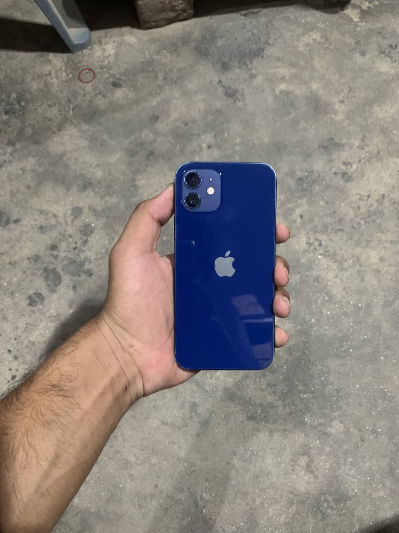 Apple iPhone 12 4