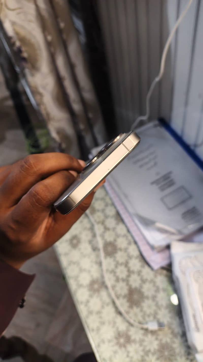 Apple iPhone 15 Pro 3