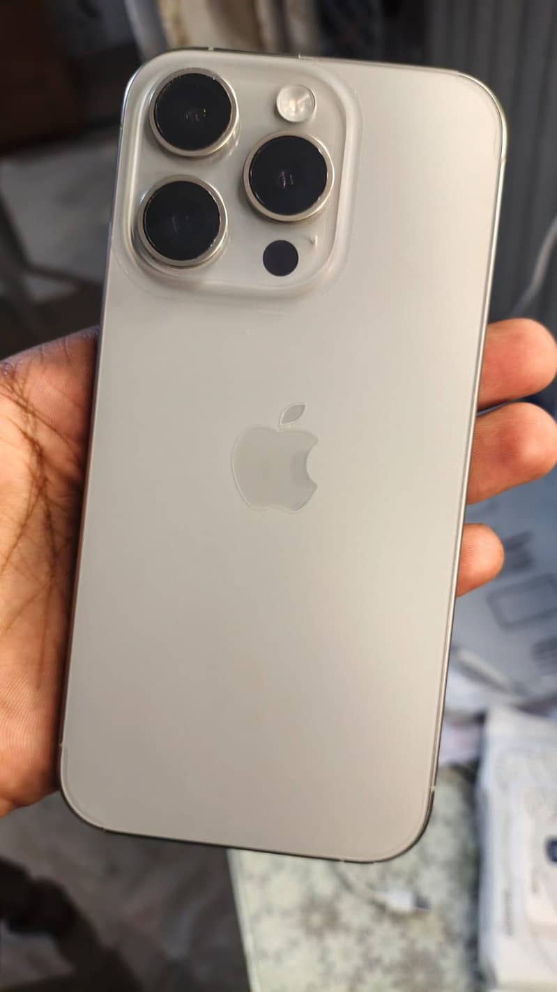 Apple iPhone 15 Pro 4