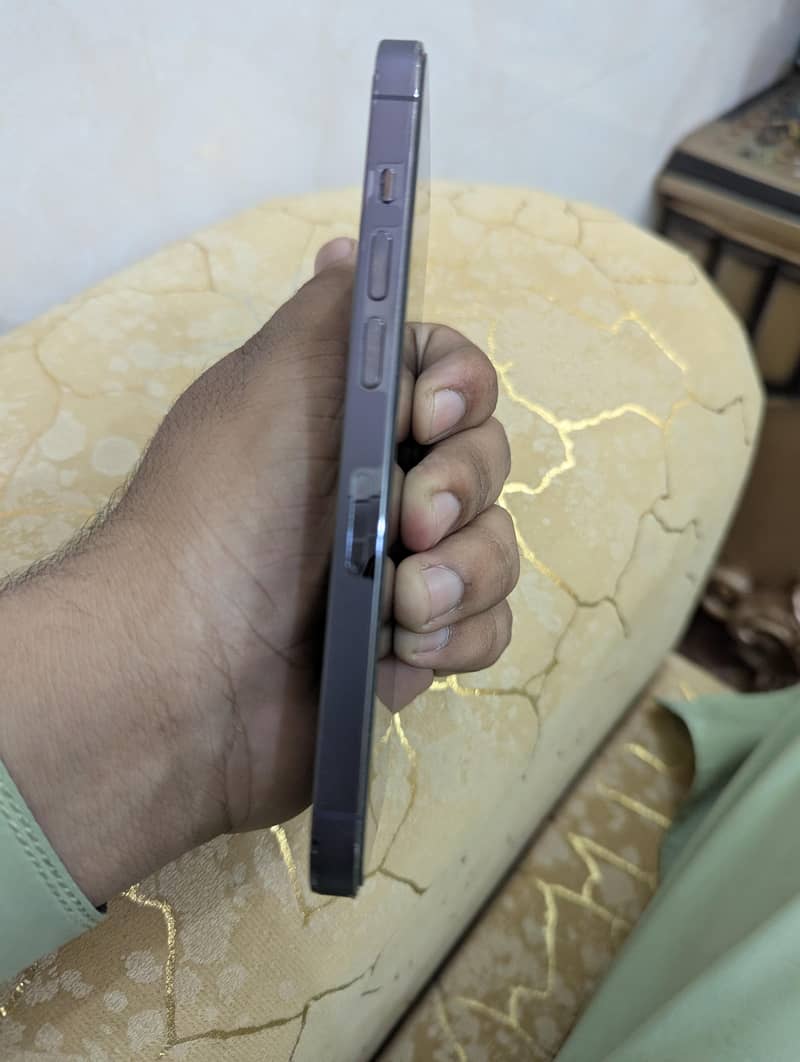 Apple iPhone 14 Pro 2