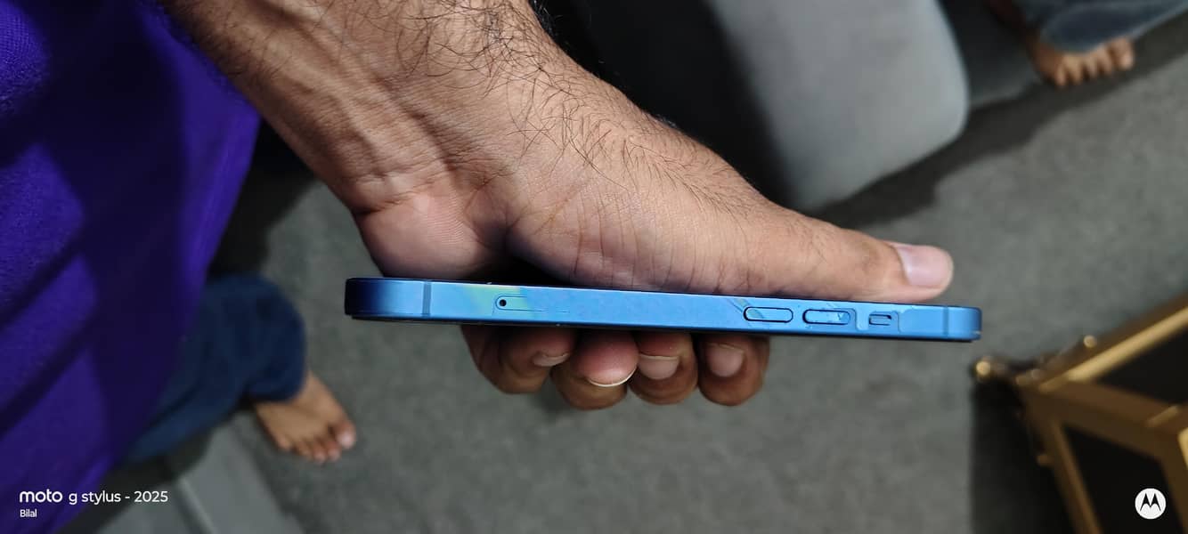 Apple iPhone 13 2